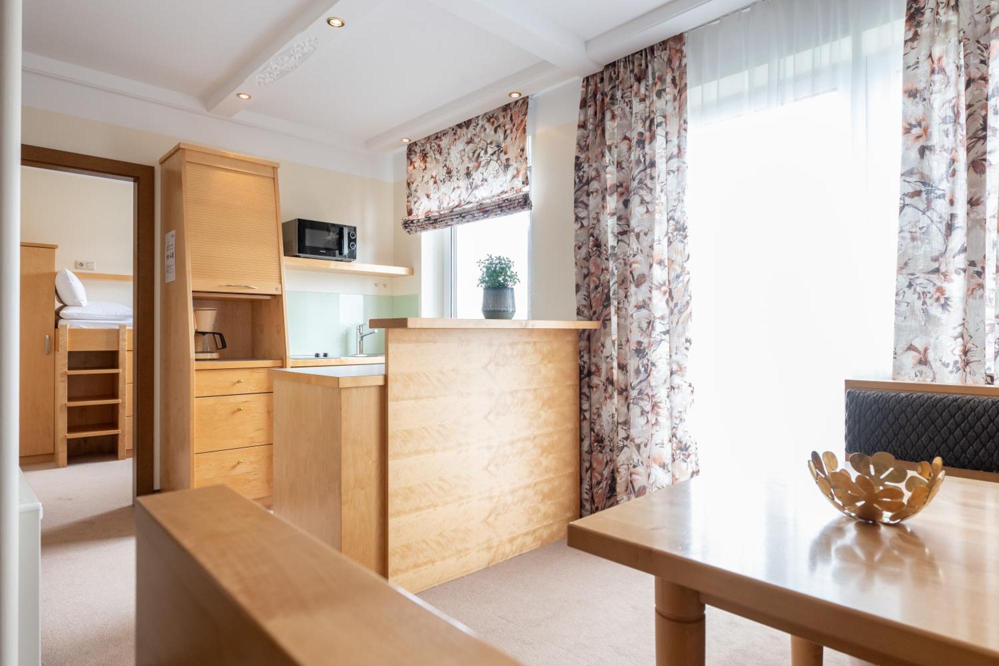 Die Wunder S Ferienpension Portschach am Woerthersee Luaran gambar